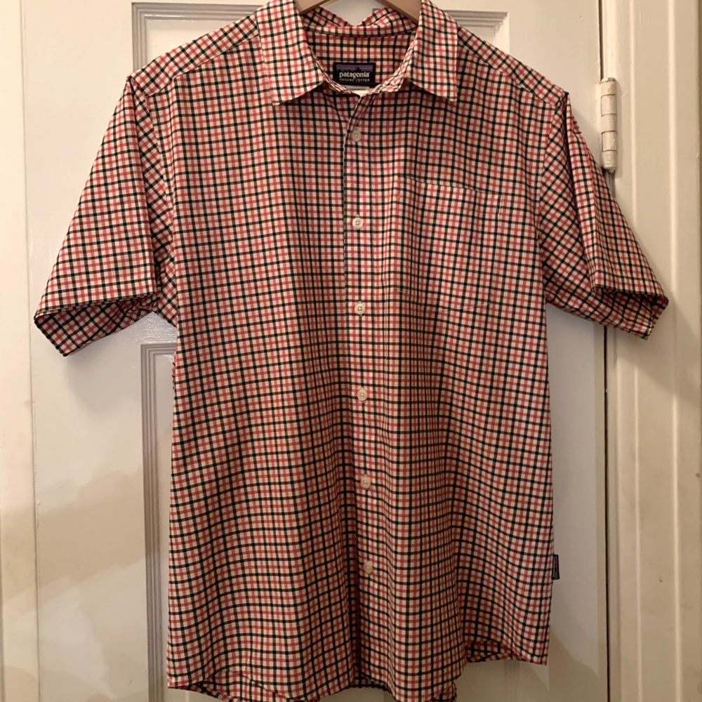 Mens Patagonia button down shirt. Size Medium.